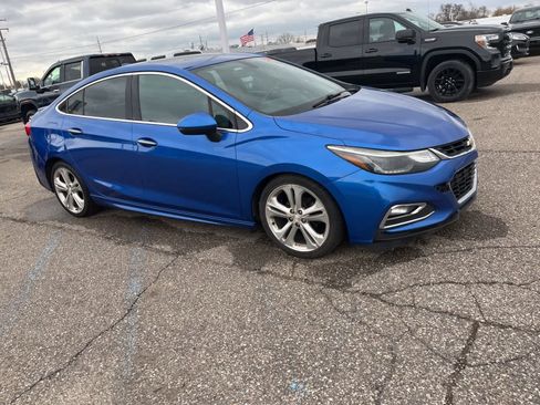 Used 2017 Chevrolet Cruze Premier FWD image 18