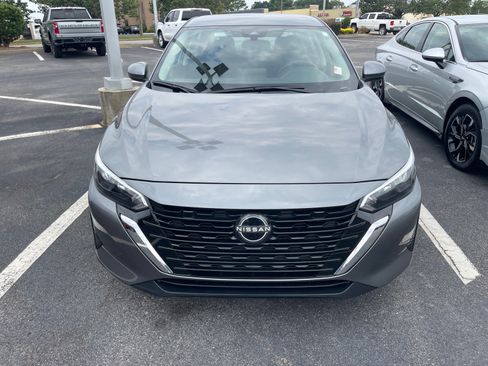 Used 2024 Nissan Sentra SV FWD image 2