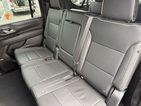 Used 2023 GMC Yukon XL SLT AWD/4WD image 14