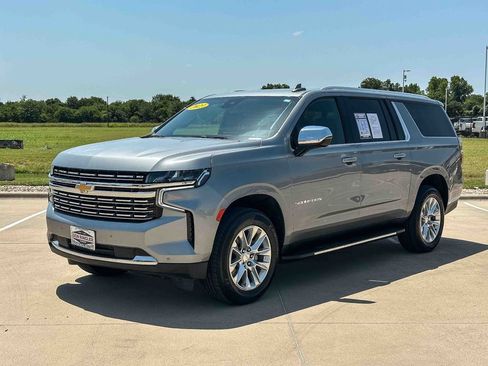 Used 2023 Chevrolet Suburban Premier AWD/4WD image 7