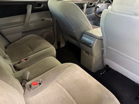 Used 2012 Toyota Highlander FWD 4dr V6 (Natl) w/ Tech Pkg image 30