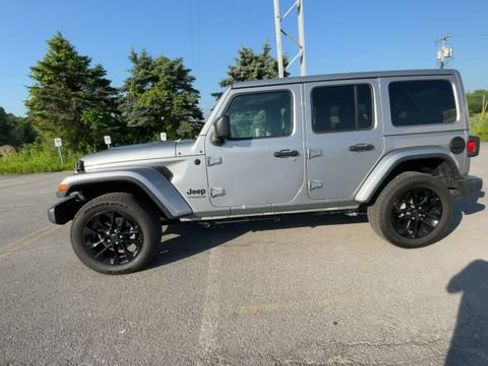 Used 2020 Jeep Wrangler Unlimited Sahara AWD/4WD image 6