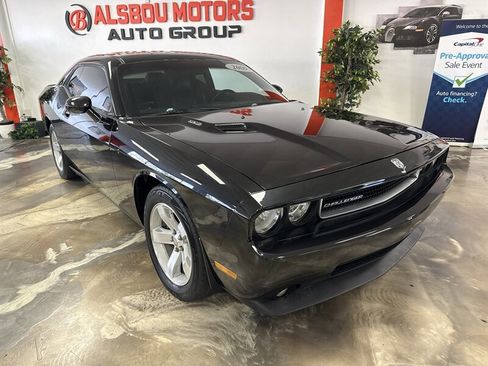 Used 2009 Dodge Challenger R/T RWD image 1