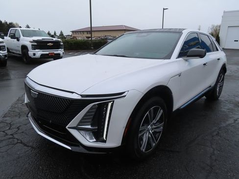 Used 2024 Cadillac Lyriq Luxury RWD image 3