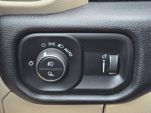 Used 2020 RAM 1500 Big Horn AWD/4WD image 26