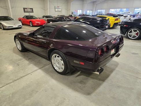 Used 1992 Chevrolet Corvette Coupe image 3