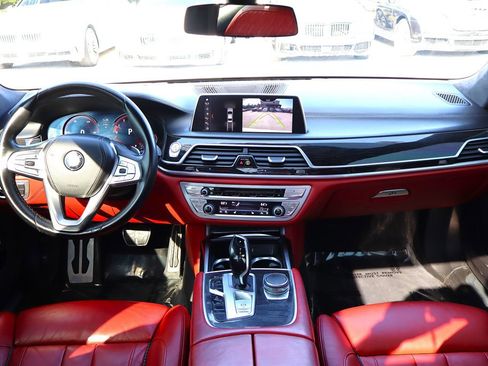 Used 2018 BMW 750i RWD image 12