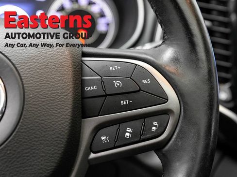 Used 2021 Jeep Cherokee Limited w/ Mopar Interior Package AWD/4WD image 15