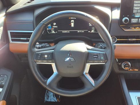 Used 2022 Mitsubishi Outlander SEL image 13