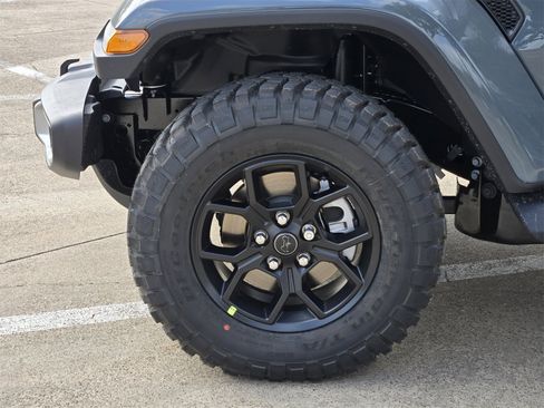 New 2026 Jeep Gladiator Sport image 10