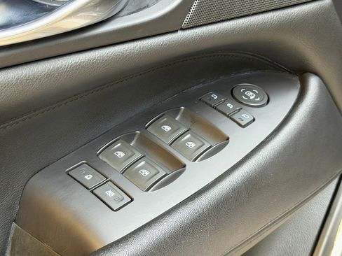 Used 2018 Cadillac Escalade Luxury RWD image 23
