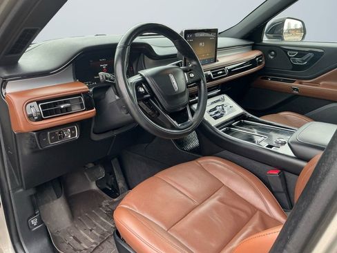 Used 2023 Lincoln Aviator Reserve w/ Equipment Group 201A image 11