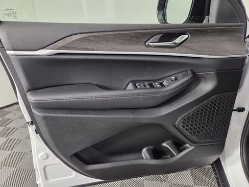 New 2026 Jeep Grand Cherokee Altitude RWD image 23