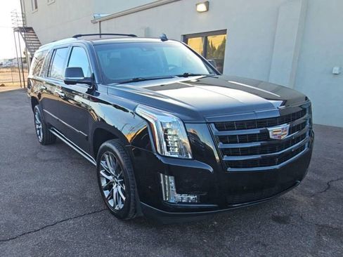 Used 2020 Cadillac Escalade ESV Premium Luxury w/ Escalade Sport Edition image 2