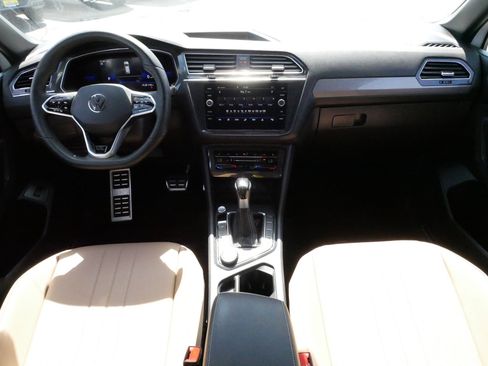 Certified 2022 Volkswagen Tiguan SE R-Line image 10