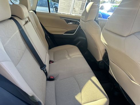 Used 2021 Toyota RAV4 XLE image 14