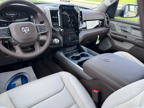 New 2026 RAM 1500 Laramie AWD/4WD image 17