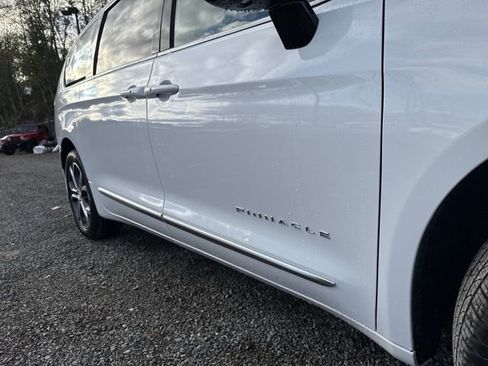 New 2026 Chrysler Pacifica Pinnacle image 38