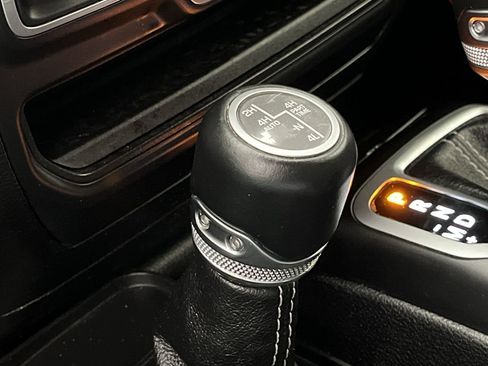 Used 2018 Jeep Wrangler Unlimited Sahara image 15