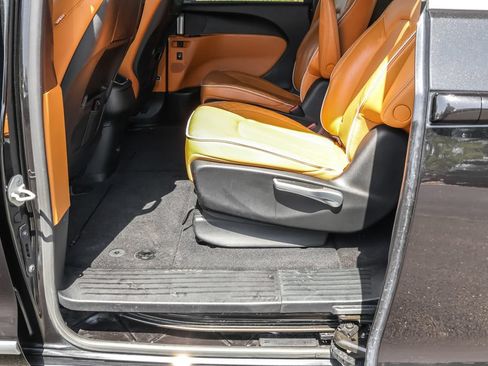 Used 2022 Chrysler Pacifica Pinnacle AWD/4WD image 29
