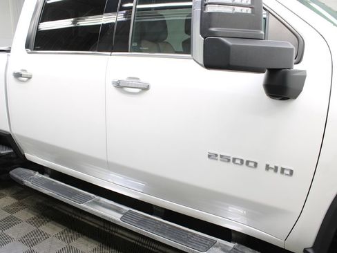 Used 2023 Chevrolet Silverado 2500 High Country AWD/4WD image 40