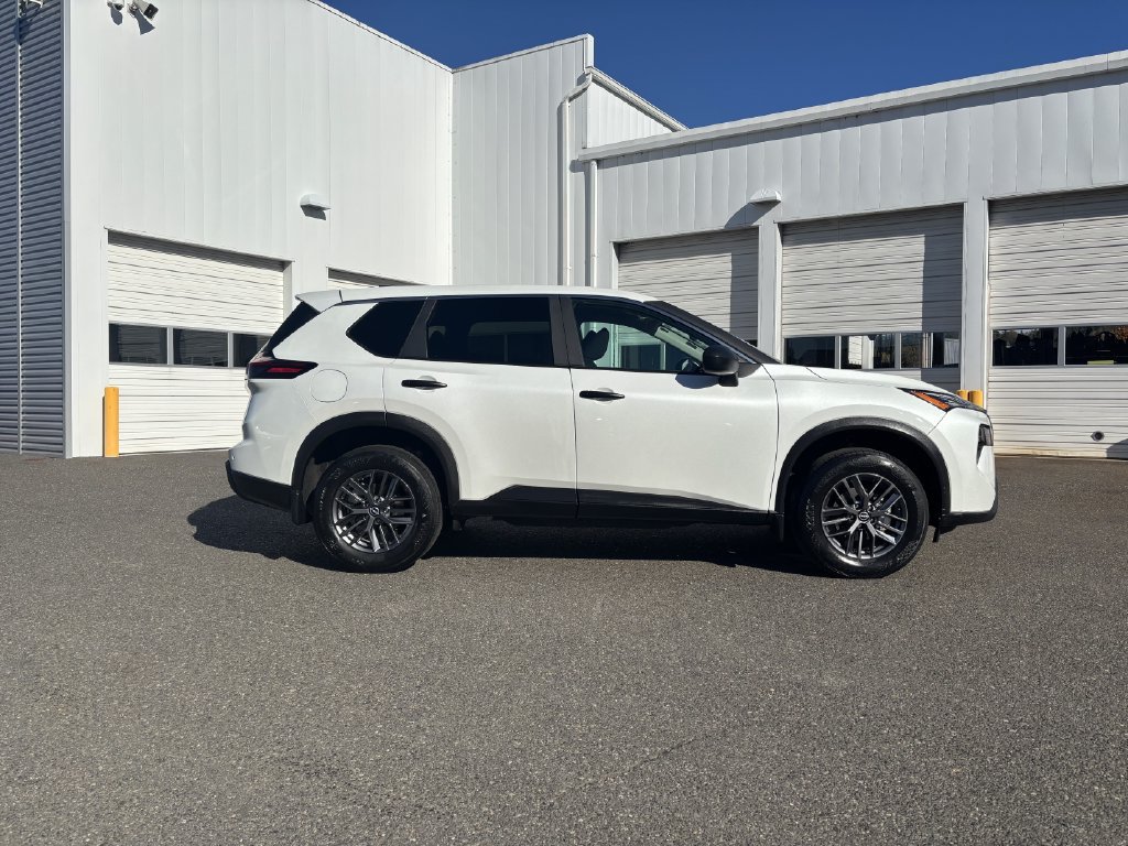 Used 2025 Nissan Rogue S AWD/4WD image 8