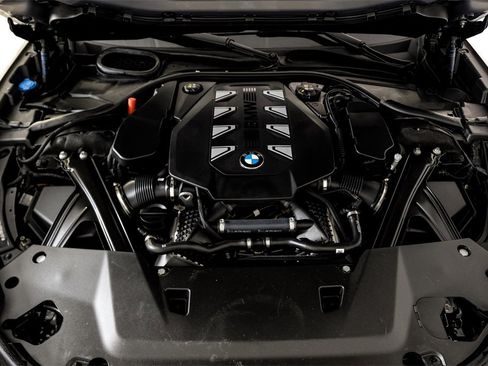 Used 2023 BMW 760i xDrive w/ Executive Package image 53