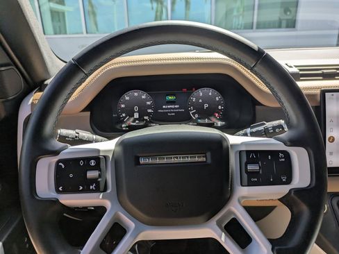 Used 2025 Land Rover Defender 110 X-Dynamic SE AWD/4WD image 29
