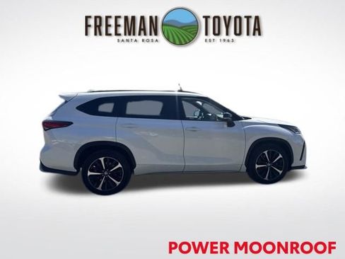 Used 2021 Toyota Highlander XSE AWD/4WD image 4
