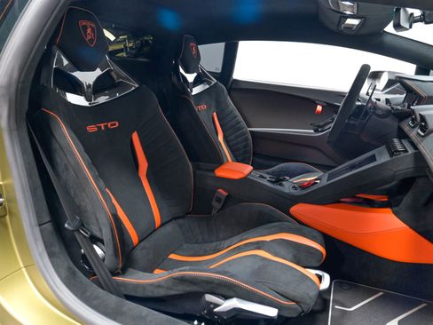 Used 2023 Lamborghini Huracan STO RWD image 37