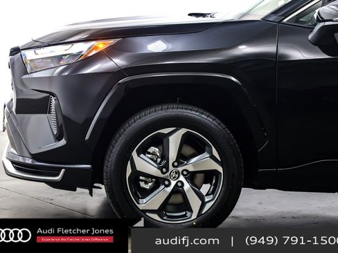 Used 2025 Toyota RAV4 SE image 10