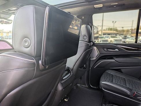 Certified 2024 Cadillac Escalade Premium Luxury Platinum AWD/4WD image 32