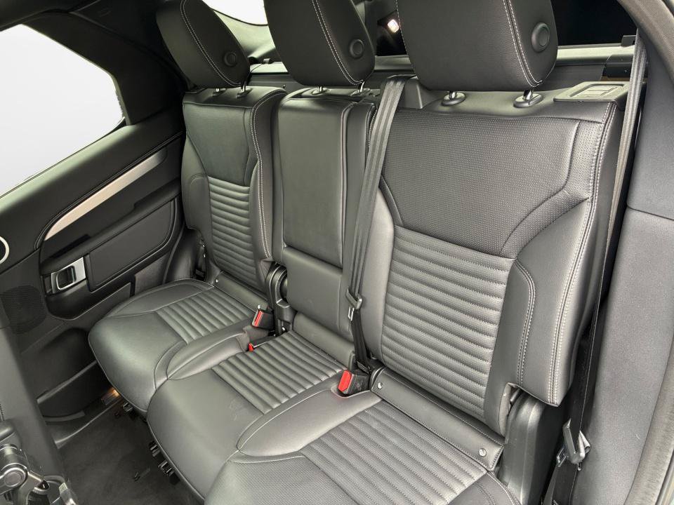Certified 2025 Land Rover Discovery Dynamic SE AWD/4WD image 12
