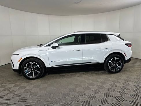 Used 2024 Chevrolet Equinox EV LT image 6