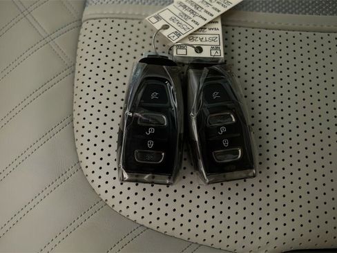 New 2025 Aston Martin DBX 707 image 44