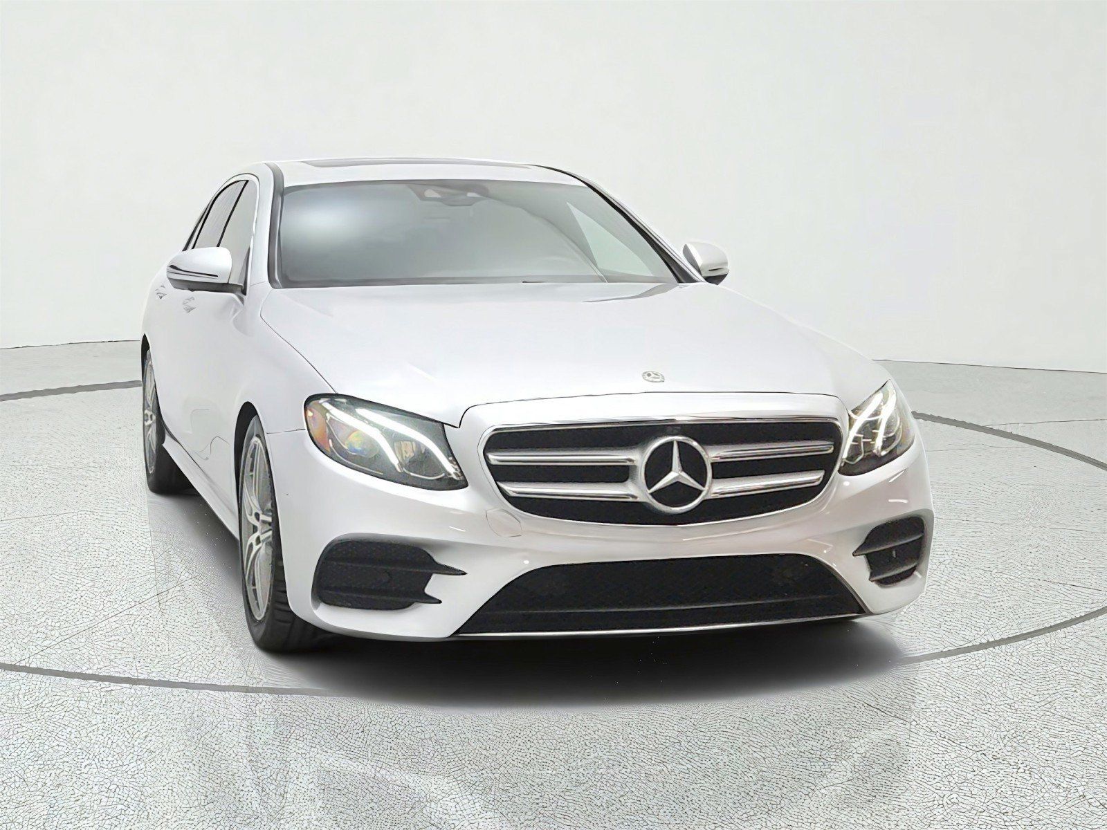 Used 2019 Mercedes-Benz E 300 image 2