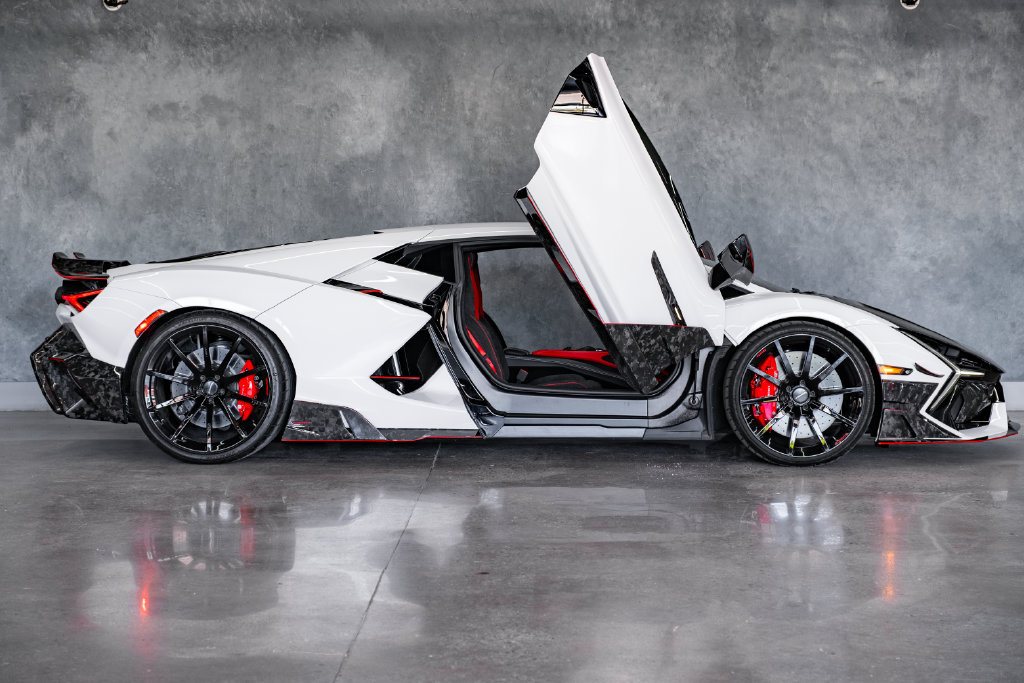 Used 2024 Lamborghini Revuelto AWD/4WD image 16