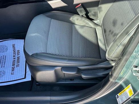 Used 2025 Chevrolet Trax LT w/ Sunroof Package image 15