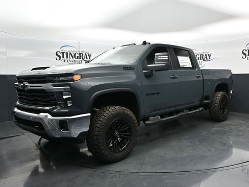 New 2026 Chevrolet Silverado 2500 LT w/ All Star Edition AWD/4WD image 3