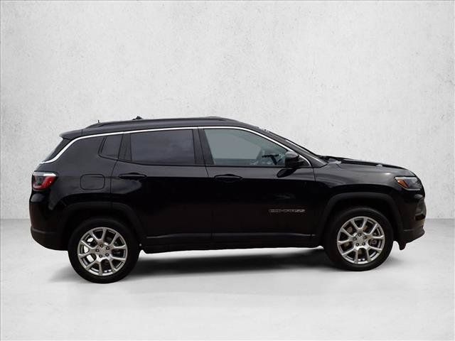 Used 2023 Jeep Compass Latitude AWD/4WD image 5