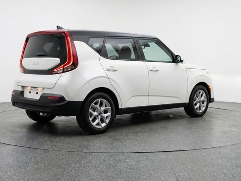 Used 2025 Kia Soul LX w/ LX Technology Package image 9