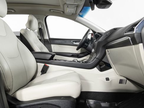 Used 2019 Ford Edge Titanium w/ Equipment Group 301A image 27