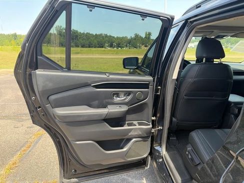 Used 2023 Honda Pilot Touring image 5