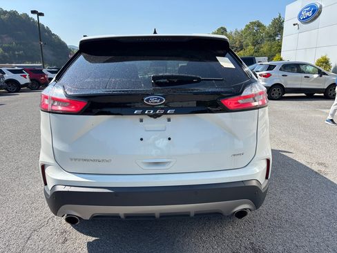 Used 2022 Ford Edge Titanium image 3
