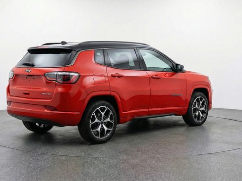 Used 2025 Jeep Compass Limited image 9