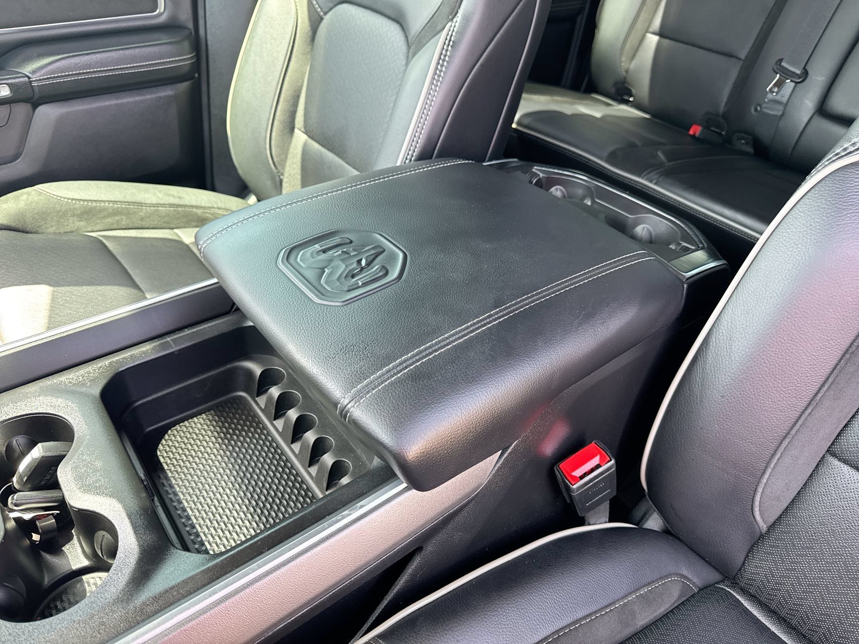 Used 2024 RAM 1500 Laramie AWD/4WD image 21