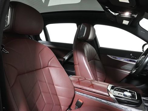 Certified 2024 BMW 760i xDrive AWD/4WD image 32