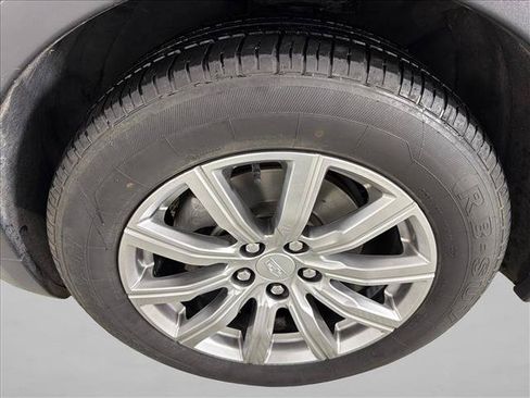 Used 2023 Cadillac XT4 Premium Luxury FWD image 11