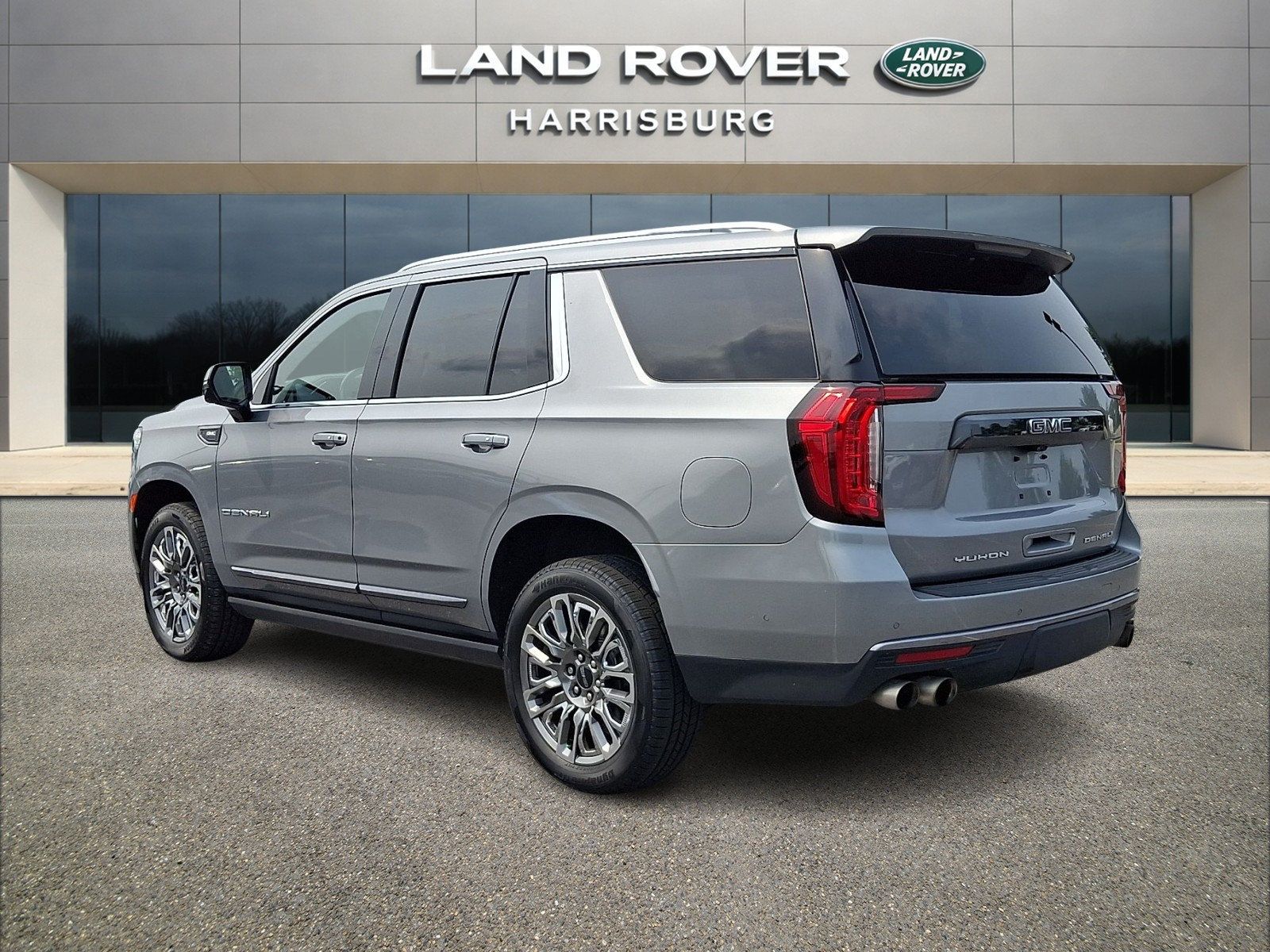 Used 2023 GMC Yukon Denali Ultimate AWD/4WD image 2