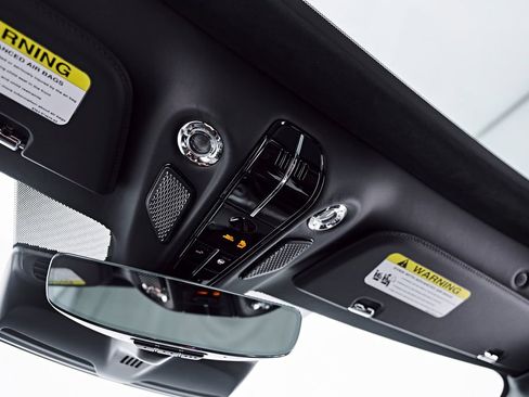 Used 2025 Aston Martin Vanquish RWD image 73